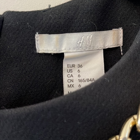 H&M Classy Fitted LBD Little Black Dress With Gold Chain size 6 - Picture 4 of 5